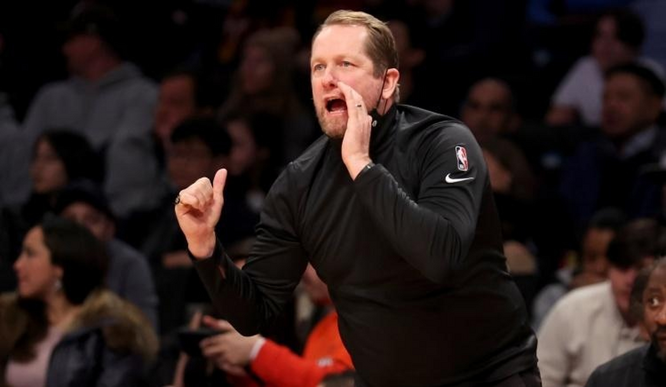 NBA球队备战季后赛，教练组制定战术计划