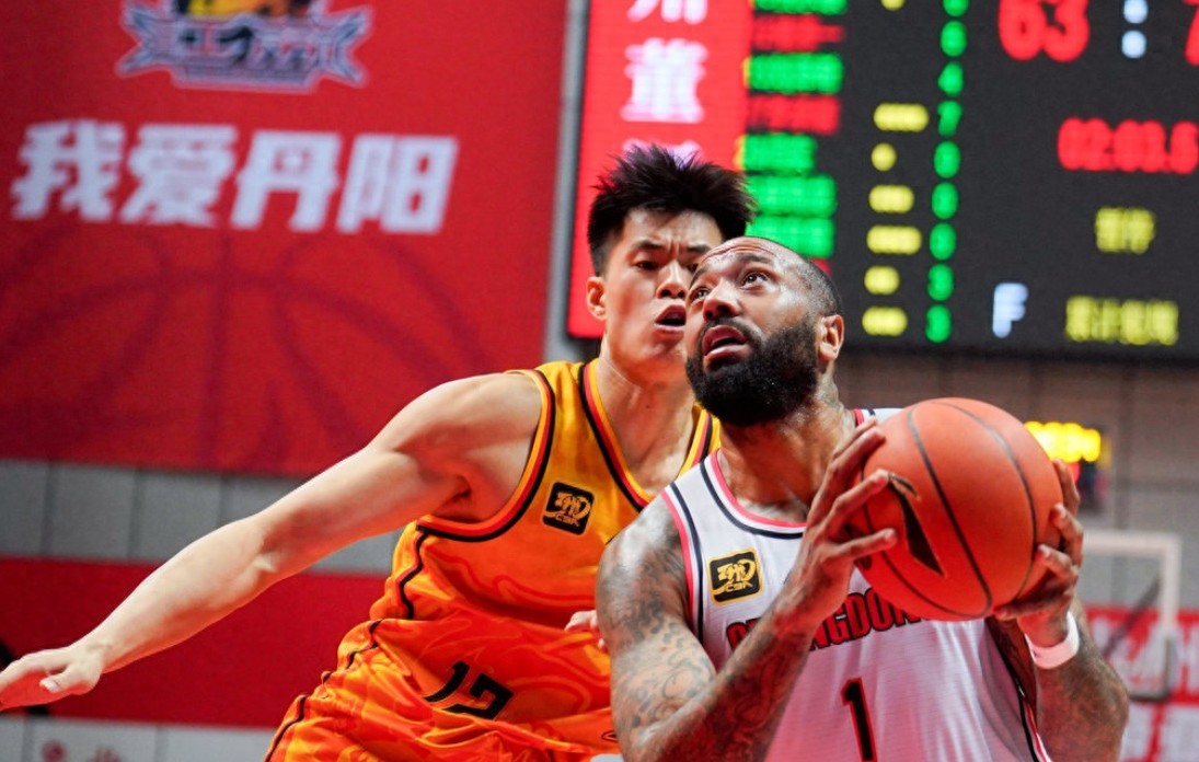 关于五星级国内球队引进外援助阵季后赛的信息